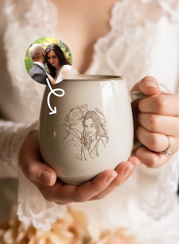 Personalisierte Tasse mit Foto Gravur – Cartoon Stil | Individuelles Geschenk zur Hochzeit, Jahrestag, Geburtstag