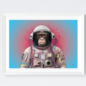 Peut inclure: Un chimpanzé portant un casque d'astronaute blanc et une combinaison spatiale colorée sur un fond dégradé bleu et rouge avec un motif de pois blancs.