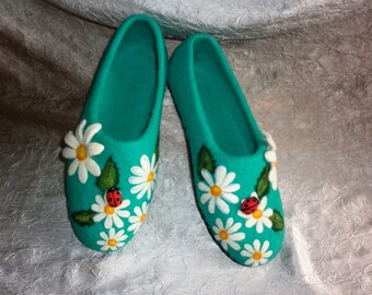 Pantuflas de fieltro con flores para mujer, zapatos de fieltro de lana verde, zuecos de manzanilla pintados a mano con mariquitas, regalo de cumpleaños para el Día de la Madre.
