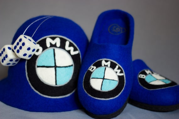 BMW Geschenk Set blau gefilzt Schuhe Mann Wolle Hausschuhe Kit Fahrer Racer  Auto präsentieren Wolle Clog Sauna Männer Filz Mütze Auto Ehemann Vater -   Österreich