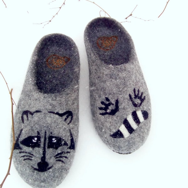 Femmes Racoon Felted Comfy Slippers Wool Flats Gray Vegetarian Shoes Raccoon Coon Felt Animal Painting Clogs Wildlife Kingdom Mother Gift