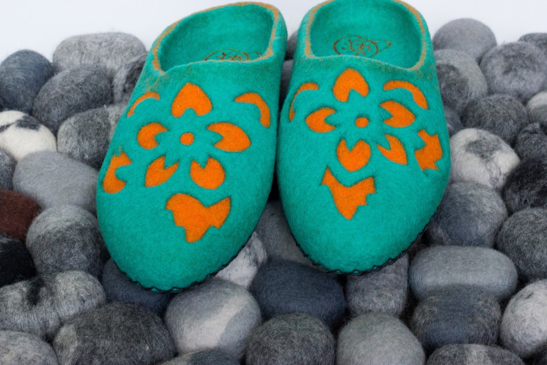 Women Yeezy Slippers Felted Wool Shoes Green Flowers Ecofriendly