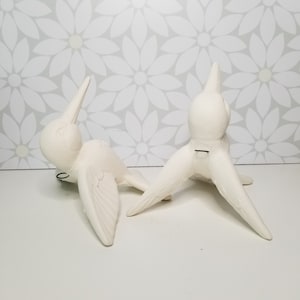 BISQUE prêt à peindre, lot de 2 colibris ~~~~Ornements suspendus~~~~~ **Fabriqué sur commande**