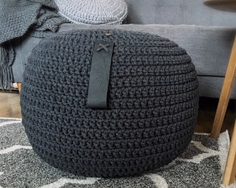 Knitted pouf. Stop time, sit down and have a rest.