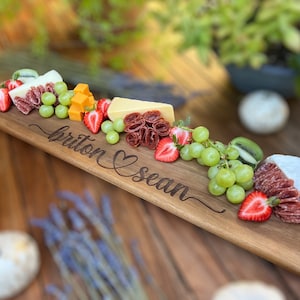 Personalized Charcuterie Board, Live Edge Serving Board, Custom Closing Gift, Resin Chopping Board, Wood Serving Board, Wedding Gift