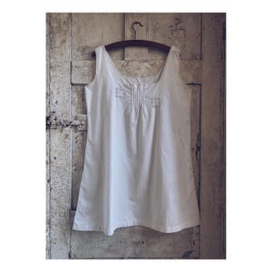 Antique French White Cotton Nightdress, Nightgown, Night top, Negligé, Shift, Dress, Victoriana, Dentelle Blanc, c1920.