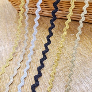 3 metry falistej metalicznej taśmy wykończeniowej Ric Rac Ric Rac Zigzag Trim Braid 7 mm 9 mm Czarny Złoty Srebrny