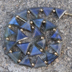 Natural, 20 piece faceted fancy triangle labradorite briolette gemstone beads 13 x 15 mm app. labradorite triangle , rainbow, wholesale