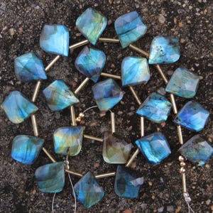 Natural, 20 pieces faceted fancy leaf drilled labradorite briolette beads 15x18 mm app...Blue flash, wholesale, labradorite leaf, sale