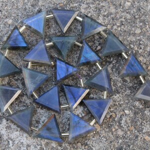 Natural, 20 piece faceted fancy triangle labradorite briolette gemstone beads 13 x 15 mm app. labradorite triangle , rainbow, wholesale