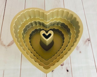 Williams Sonoma Valentine's Day Nordic Ware Nonstick Cast Aluminum Heart Bundt Cake Pan