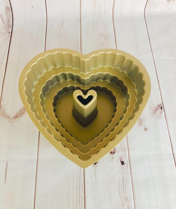 Williams Sonoma Valentine's Day Nordic Ware Nonstick Cast Aluminum