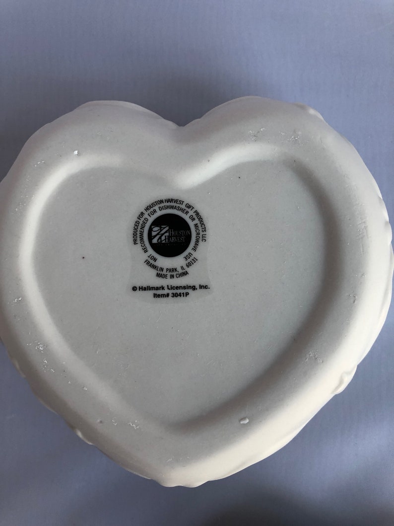 Hallmark Heart Shaped Three Angels Praying porcelain jewelry box vintage 1980s