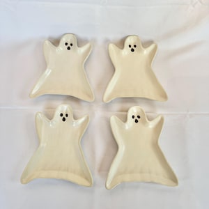Zestaw 4 talerzyków na przystawki z kamionki Pottery Barn Halloween Gus the Ghost!