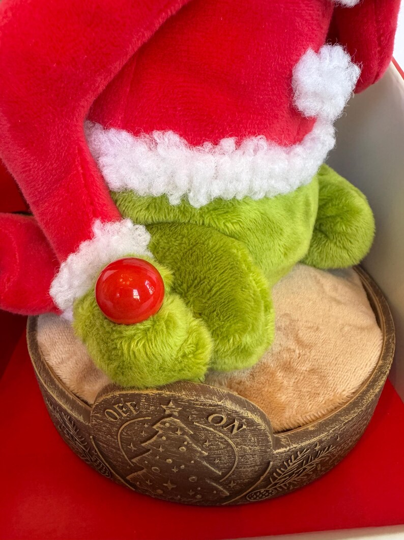 Hallmark How the Grinch Stole Christmas Tree Lighting - Thumbnail 5