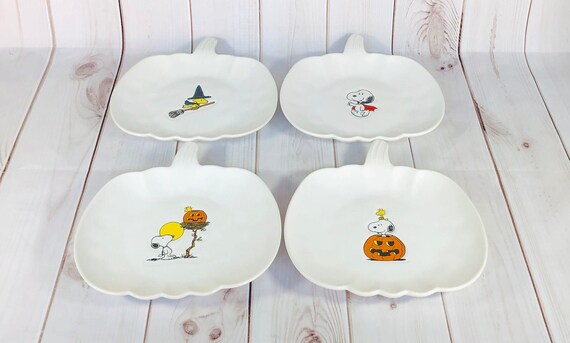 Williams Sonoma Halloween Peanut Plates Snoopy and Great Pumpkin