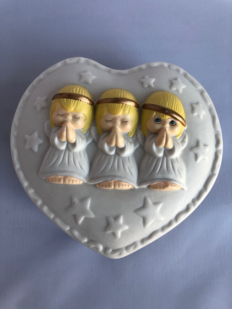 Hallmark Heart Shaped Three Angels Praying porcelain jewelry box vintage 1980s