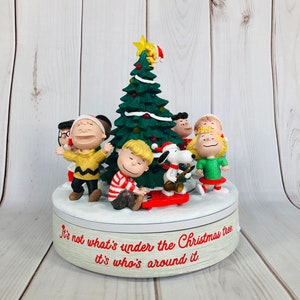 Peanuts Snoopy & Gang Musical Christmas Figurine Tabletop Sound Lights Motion