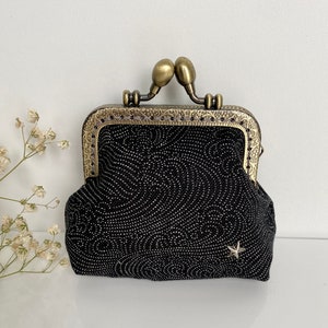 Porte-monnaie Henriette - Tissu Japonais motif Nami pointillé blanc sur fond noir, fermoir métal