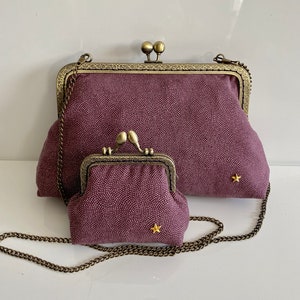 Bolso de mano Henriette con cierre retro de tela japonesa Komon violeta y líneas de puntos beige, cierre de metal