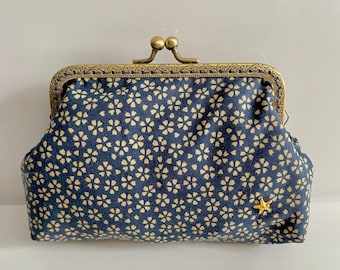 Ramona clutch - Small Flowers, metal clasp