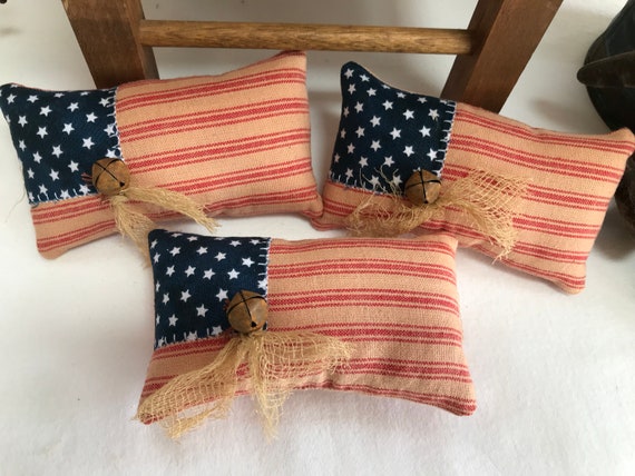 Primitive Pillow Tucks, Patriotic Pillow, Patriotic Bowl Fillers, Cupboard Tuck, Americana Home Decor, Primitive Americana, Flag Pillow Tuck