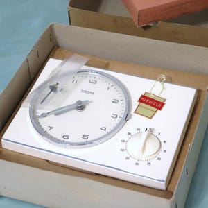 KIENZLE Top! Clock NOS Original Box MINT! Vintage Ceramic! Kitchen Timer 1963 New Old Stock Germany Glass Window Chrome One Year Guarantee!!