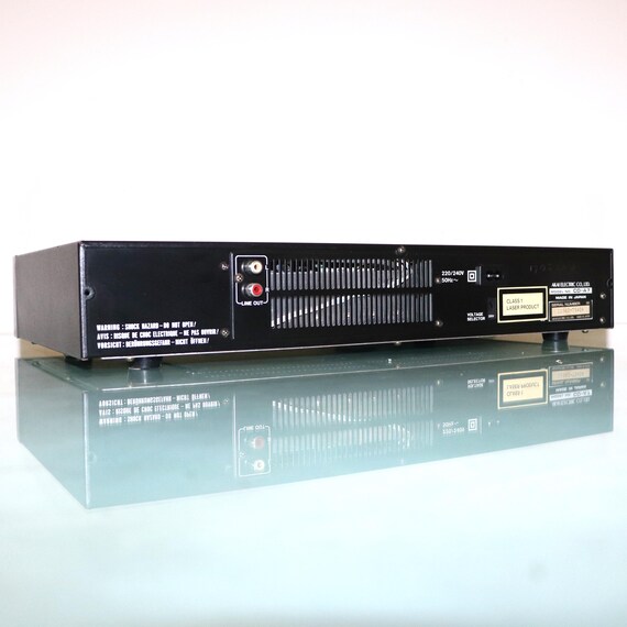 Women and Dreams: Akai CD3000XL: Your Face in a Magazine