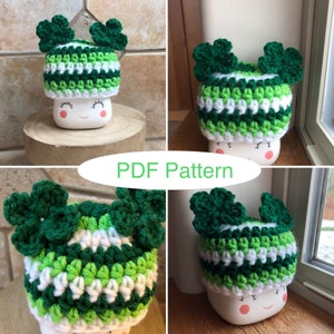 MÖNSTER St Patrick’s Day Fyrklöver Mugghatt | Rae Dunn-inspirerad Tiered Brickdekor St Patricks Day | fyrklöver mugghattmönster