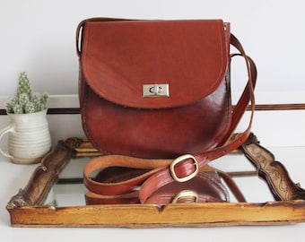 Vintage Tan Brown Thick Leather Silver Clasp Turn Lock Doctors Bag Saddle Box Shoulder Bag Tote Purse Flap Across Body Messenger Satchel