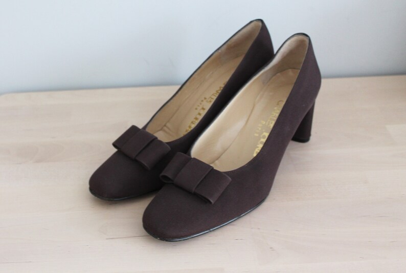 Vintage 1970 S Charles Jourdan Paris Brown Crepe Bow Front Reenactment Wartime Wedding Shoes Heels Size Uk 3 4 Eu 36 37 Us 5 6 Shoes Women S Shoes Valresa Com