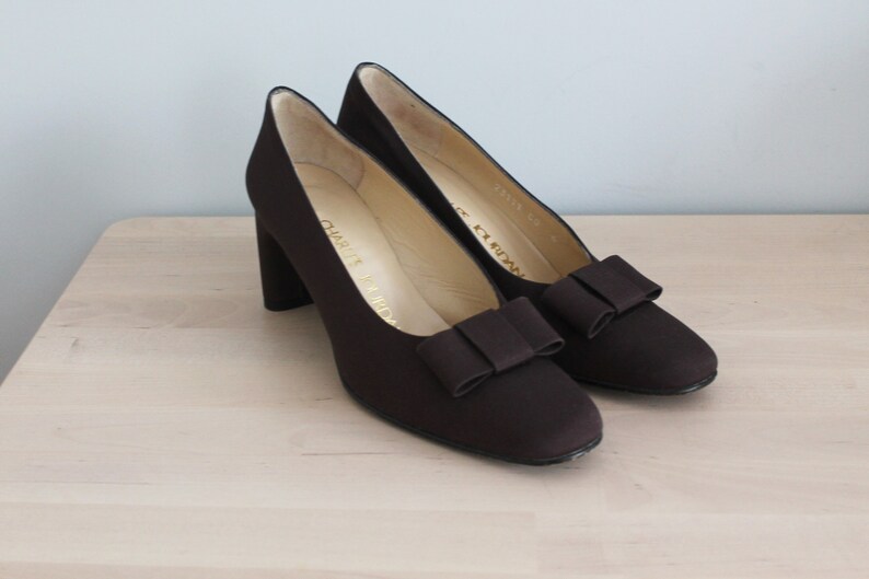 Vintage 1970 S Charles Jourdan Paris Brown Crepe Bow Front Reenactment Wartime Wedding Shoes Heels Size Uk 3 4 Eu 36 37 Us 5 6 Shoes Women S Shoes Valresa Com