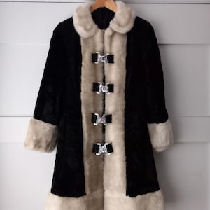 True Vintage Rare Made In England 1970's Black & Cream Faux Fur Boucle Buckle Front Coat Size XS - S Love Witch Penny Lane Retro Mod Style