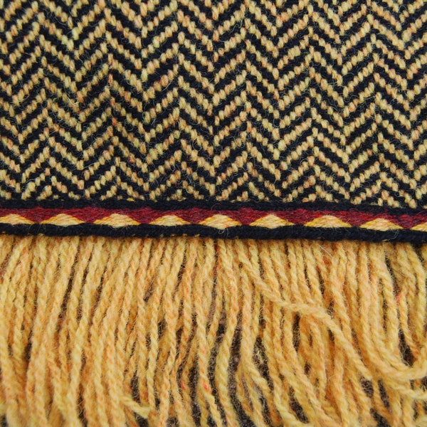 Narrow Wool Trim in Historical Pattern