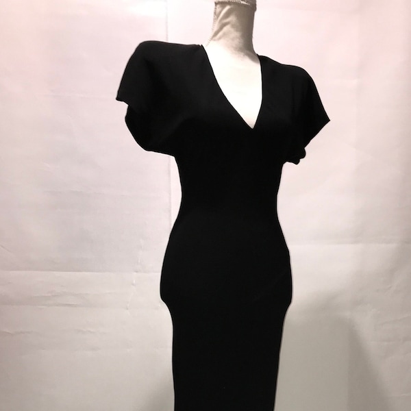 GARETH PUGH Dramatic Amzing Evening Black Trained Dress, size 38 ITA v neck,Paddes Shoulders. Veronica Lake/ 40's Style #pugh #evening #40's