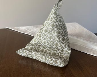 kindle/phone pillow stand