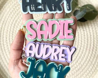Gepersonaliseerde acrylnaamsleutelhanger | Aangepaste naambagagelabel | Rugzakbedel | Gepersonaliseerde cadeau voor kinderen, tieners en volwassenen