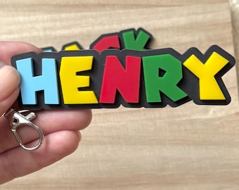 Retro gamernaam sleutelhanger | Gepersonaliseerde gamingrugzaktag | Aangepast acryl naamplaatje | Cadeau voor kinderen geïnspireerd op videogames