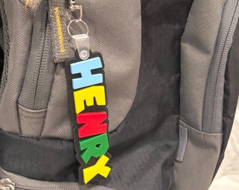 Gepersonaliseerde rugzaknaamplaatje | Aangepast label voor schooltassen | Kindernaamsleutelhanger | Acryl rugzakidentificatie:
