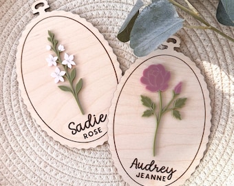 Personlig träskylt med födelseblommor, babynamn, duschpresent