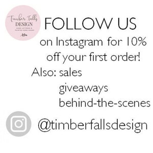 K&ouml;nnte beinhalten: Eine Grafik mit dem Text "FOLLOW US on Instagram for 10% off your first order! Also: sales giveaways behind-the-scenes @timberfallsdesign" und einem Instagram-Logo.