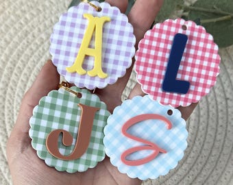 Gepersonaliseerde sleutelhanger met gingang-initiaal | Aangepaste acryl monogram sleutelhanger | Preppy tashanger | Gepersonaliseerde rugzaklabel | Naam sleutelhanger cadeau
