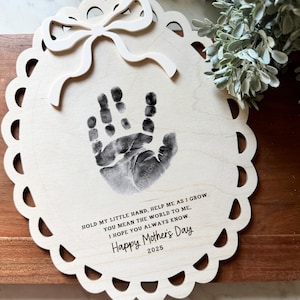 DIY Handprint Mother&#39;s Day Keepsake: Birch Plywood Sign