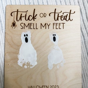 DIY Halloween Footprint Sign Footprint Sign Baby&#39;s First Halloween Trick or Treat Smell my Feet Painted Footprint Sign Halloween