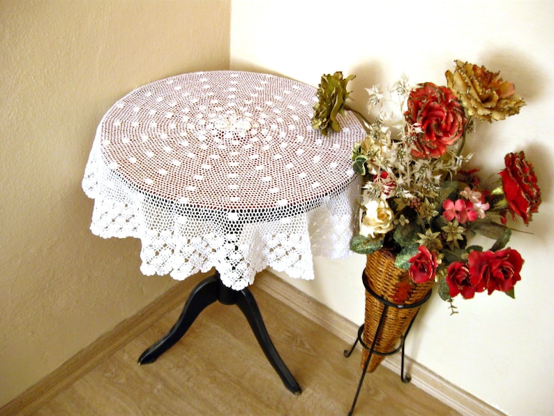 Antique Turkish crochet table cloth White wedding table decor Vintage home decor Round tablecloth Lace oya table runner Kitchen living room