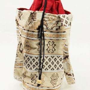 Sac de tapis kilim turc avec cordon Pochette authentique d'Anatolie Tapis ethnique tribal traditionnel Sac à main bohème bohème tissu persan Cabas du marché