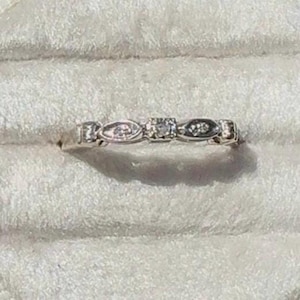 10K White Gold natural diamond  stones vintage stacker Ring in vintage setting 1.38g Size 6.25