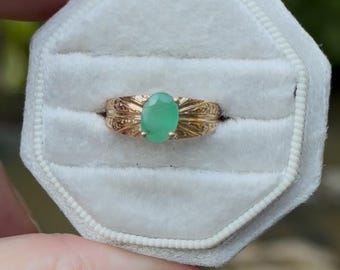 10K Yellow Gold natural  oval emerald stone in vintage Ring 2.3g,  size 6.5
