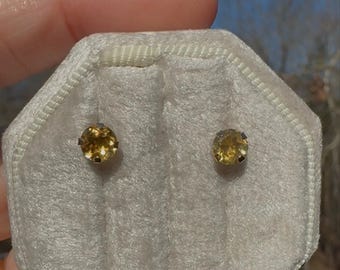14k Yellow Gold Citrine Earrings: Vintage Prong Setting
