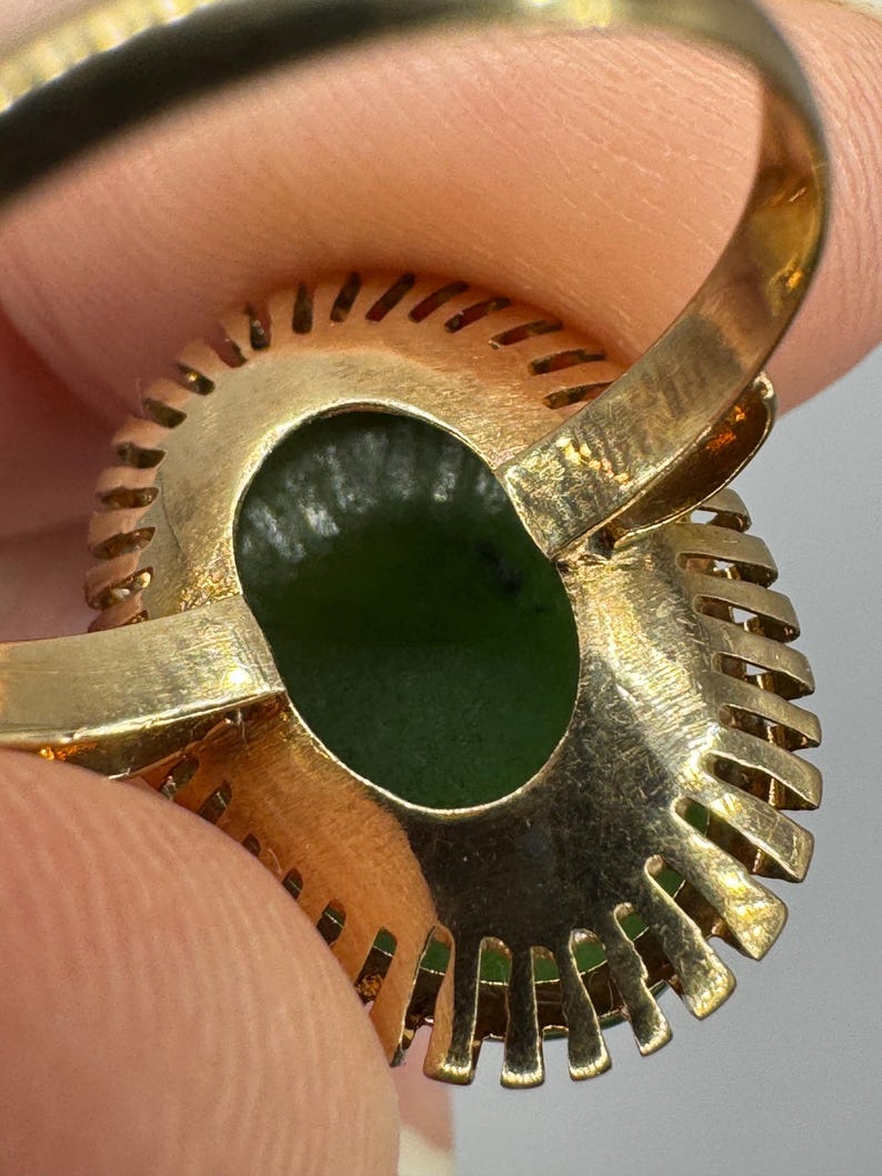 9K Yellow Gold, Green Nephrite Jade Cabochon solitaire vintage Ring Size 7.5, 4.5g image 7